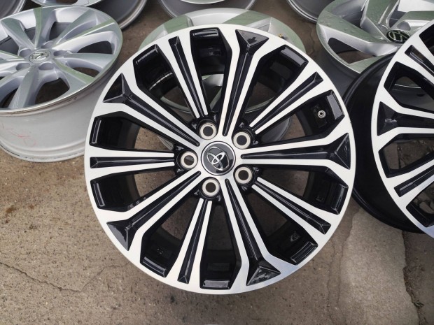 Toyota Corolla auris Corolla Cross gyári alufelni 5x112 17"