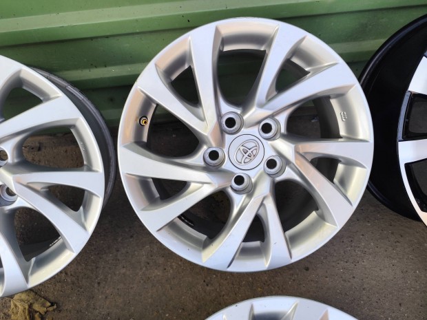 Toyota Corolla auris Yaris Cross gyári alufelni 5x114,3 16"