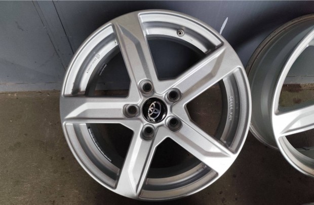 Toyota Corolla auris avensis alufelni 5x114,3 17"