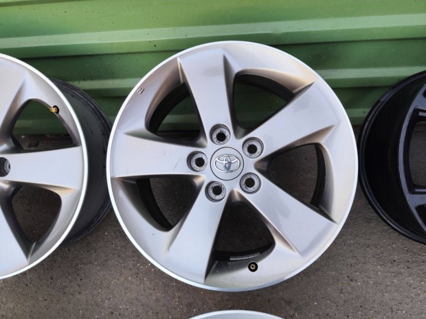 Toyota Corolla auris gyári alufelni 5x114,3 17"