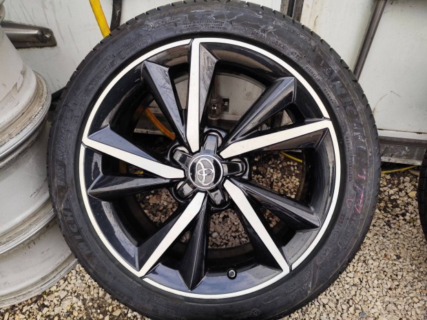 Toyota Corolla auris gyári alufelni 5x114,3 17"