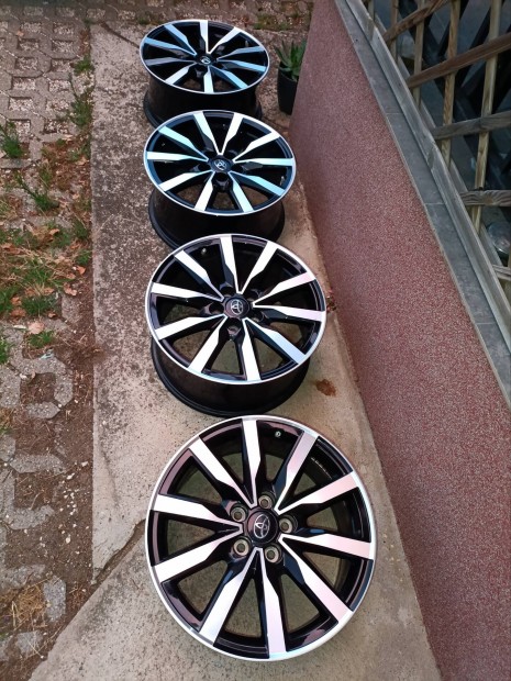 Toyota Corolla gyári R18' alufelni szenzorral