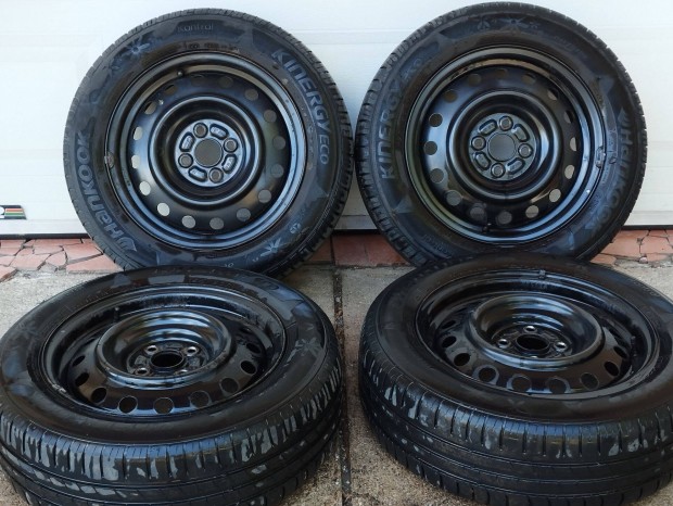 Toyota Corolla gyári felni nyári gumikkal, 4 db. 195/60 R15 Hankook