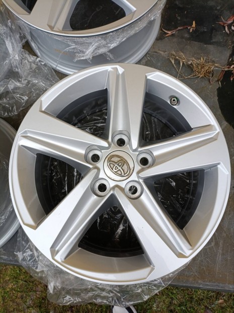 Toyota Corolla gy�ri r16' alufelni szenzorral 