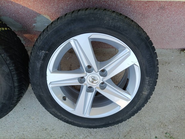Toyota Corolla gyári r16' alufelni téli gumival