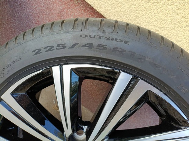 Toyota Corolla gyári r17' alufelni garnitúra nyári gumival