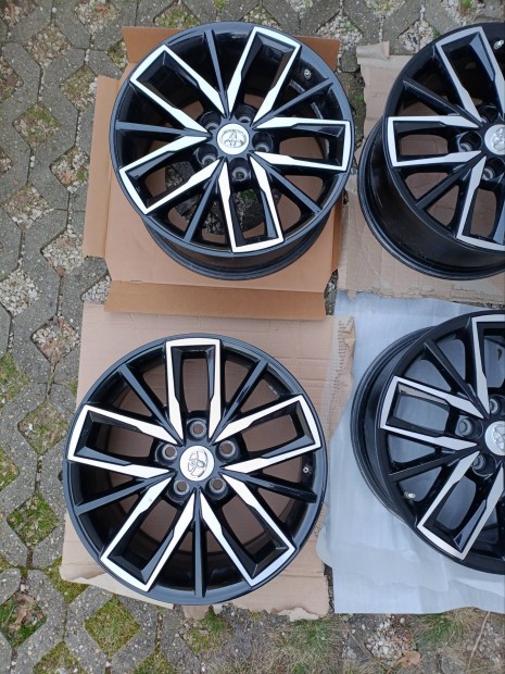 Toyota Corolla gy�ri r17' alufelni garnit�ra szenzorral 