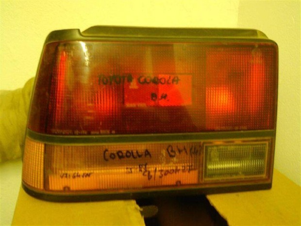 Toyota Corolla h�ts�l�mpa bal (4) 1983 -> 1987