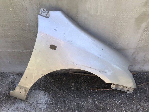 Toyota Corolla jobb első sárvédő e12
