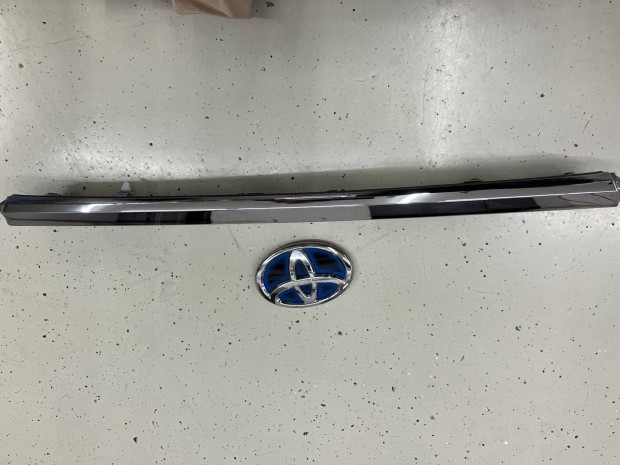 Toyota Corolla kilincs burkolat embl�ma 