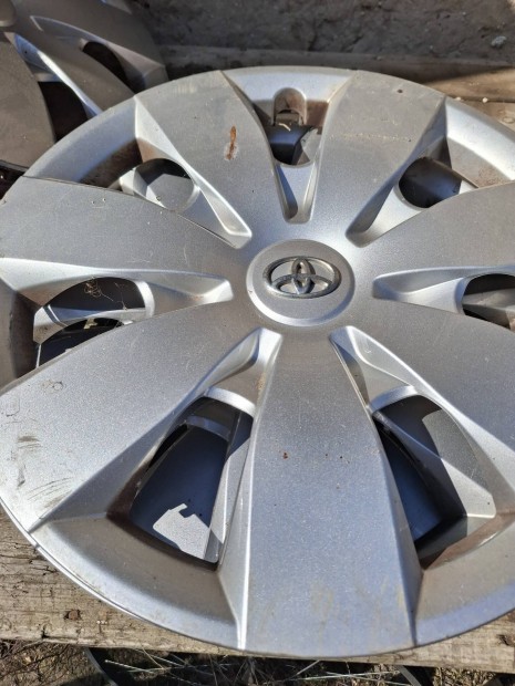 Toyota D�szt�rcsa kicsit karcos