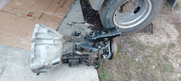 Toyota Dyna 150 felújitott váltok.