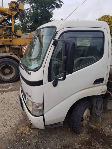 Toyota Dyna.. 150..100 motor. váltó és egyéb alkatrészek.
