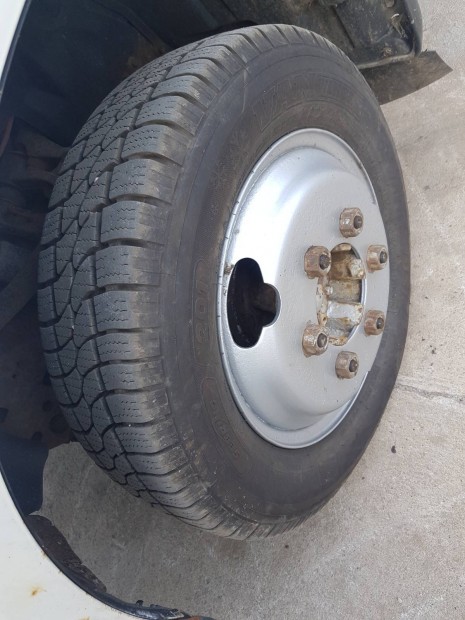 Toyota Dyna felnik gumik.