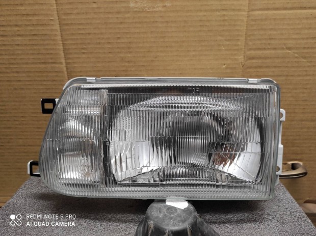 Toyota Dyna fényszóró bal 1995 -> 1999 (H4)