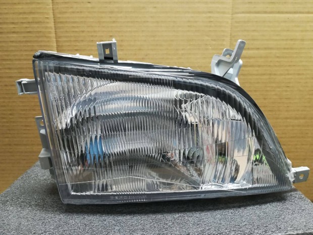 Toyota Dyna fényszóró jobb 1999 -> 2003 -> 2012 (H4)