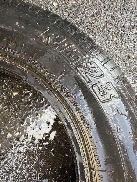 Toyota Dyna gyári Bridgestone 15 c gumi