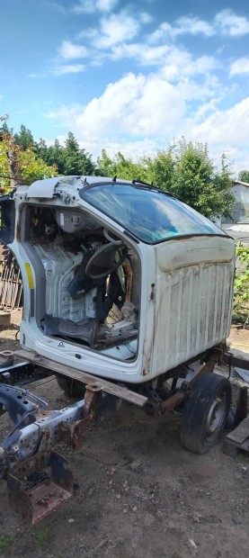 Toyota Dyna jó állapotú fülke.