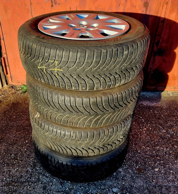 Toyota Gyri, 205/60r16 tligumi, lemezfelni 