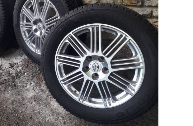 Toyota Gyri alufelni Michelin tligumival 235/55R18