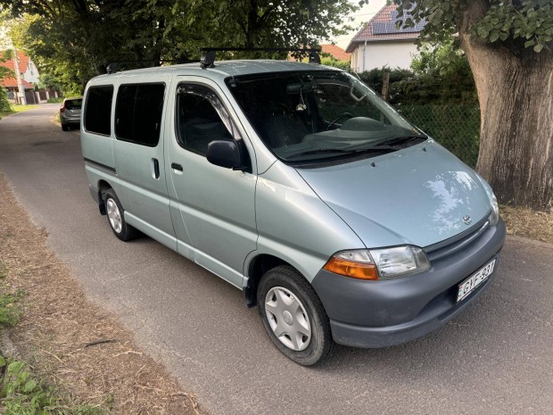 Toyota HI-ACE .