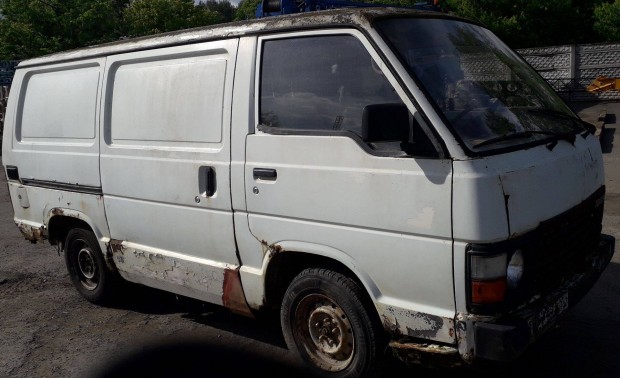 Toyota Hiace 1984-es, 2.4D alkatrsznek egyben elad