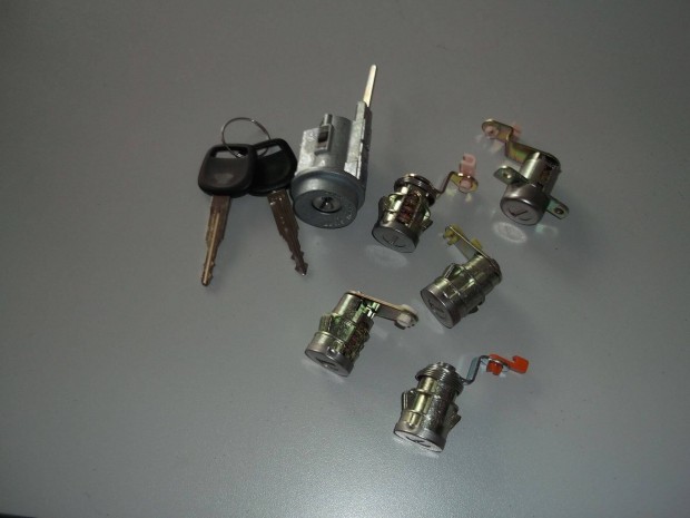 Toyota Hiace 1995-2011 Zárszett (Gyújtáskapcsolóbetét+5db dugózár+2db