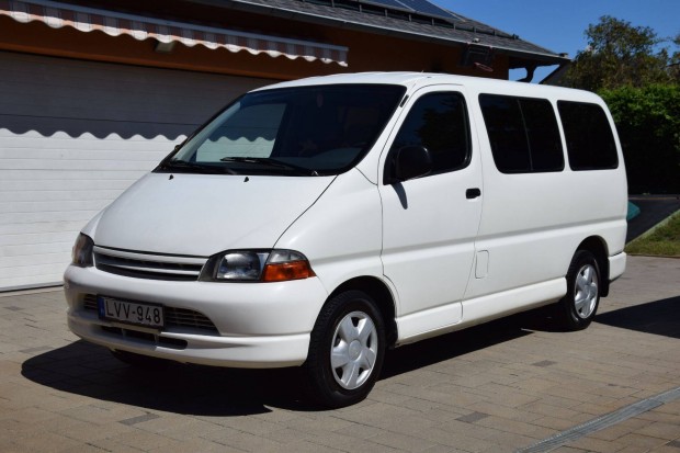 Toyota Hiace 2.4D kisbusz