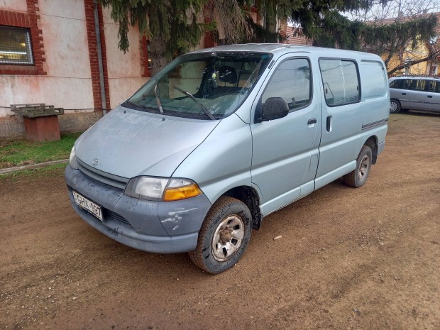 Toyota Hiace 2.4TD 4x4 6szemlyes. 