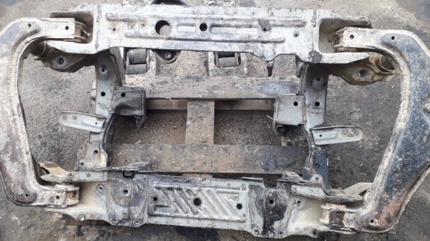 Toyota Hiace 96-tól 4WD, 4X4 első bölcső