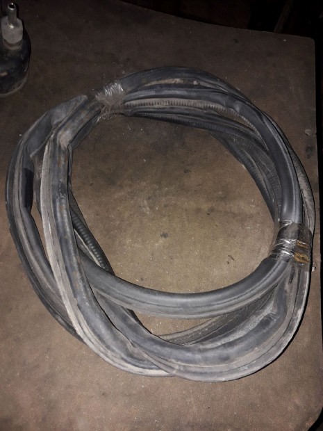 Toyota Hiace Bal Els� Ajt� Gumik�der