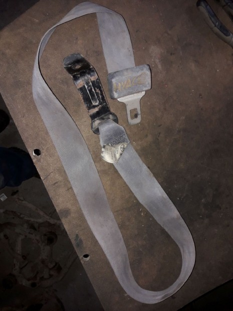 Toyota Hiace Els� K�z�ps� Biztons�gi �v