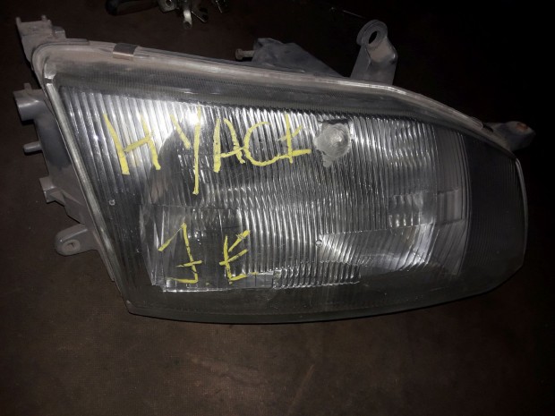 Toyota Hiace Jobb Els� L�mpa / F�nysz�r�