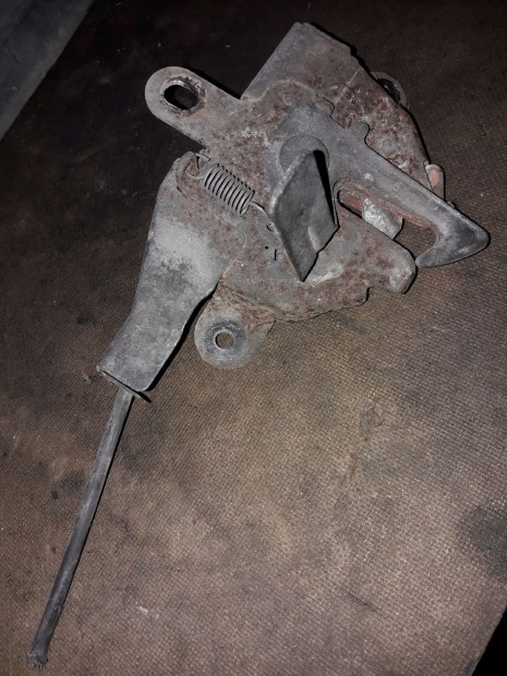 Toyota Hiace Motorh�ztet� Z�rszerkezet