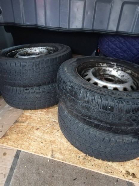 Toyota Hiace R15"téli kerekek eladók!