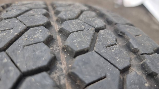 Toyota Hiace ac�lfelnin ny�ri gumi 195/70 R15C