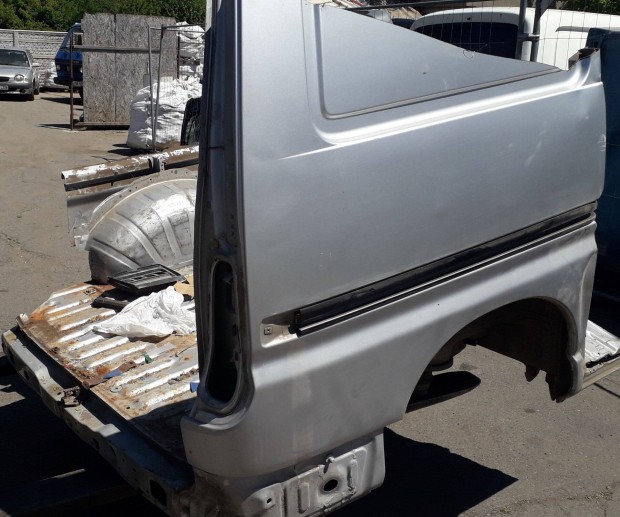 Toyota Hiace karosszéria, jobb hátsó sarok, sárvédő, negyed, nyúlvány
