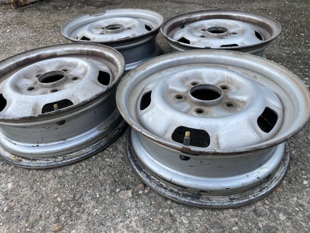 Toyota Hiace lemez felni garnit�ra