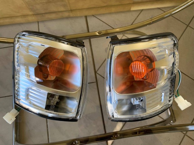 Toyota Hilux 2001-2005 alkatrészek, új első irányjelző lámpa index