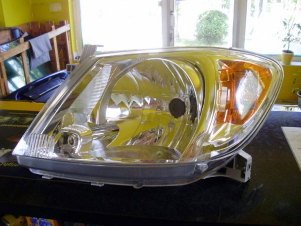 Toyota Hilux 2005-2008 alkatrszek, j fnyszr lmpa.Van jobb s bal