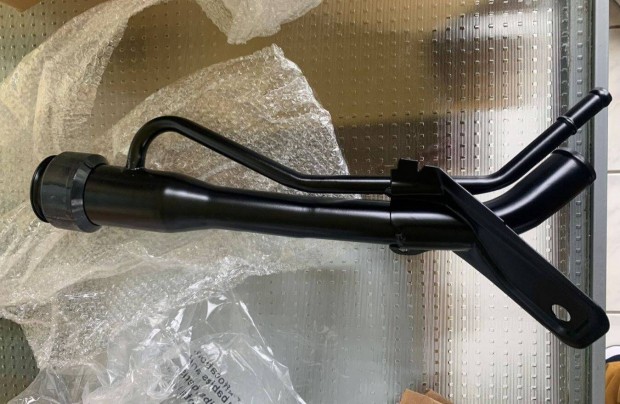Toyota Hilux 2005-2015 alkatrészek, új üzemanyag beöntő cső