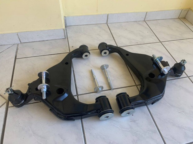 Toyota Hilux 2005-2016 alkatrszek, j lengkar excenter llt csavar