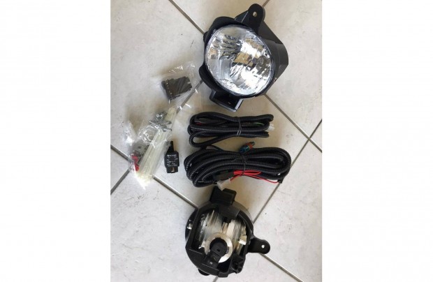 Toyota Hilux 2011-2015 alkatrészek, komplett új ködfényszóró szett