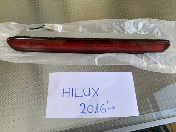 Toyota Hilux 2016-2023 alkatrészek, új féklámpa pótféklámpa.
