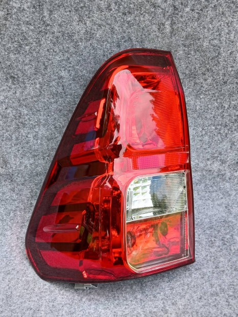 Toyota Hilux AN120 AN130 j utngyrtott bal hts lmpa
