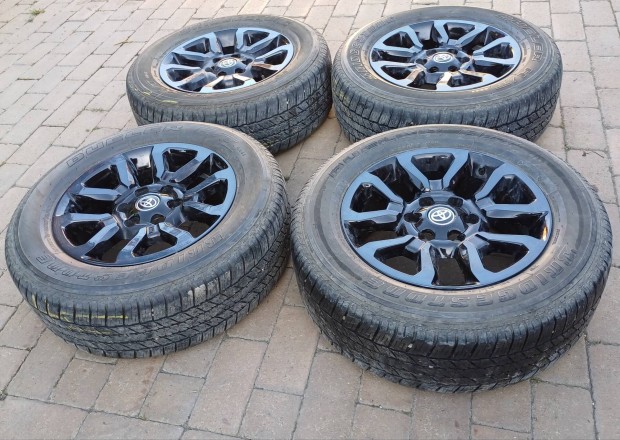 Toyota Hilux Invincible kerk 265/60R18 gumi gyri felni alufelni