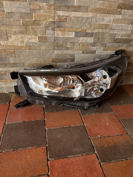 Toyota Hilux Revo fényszóró bal, 811500KK50