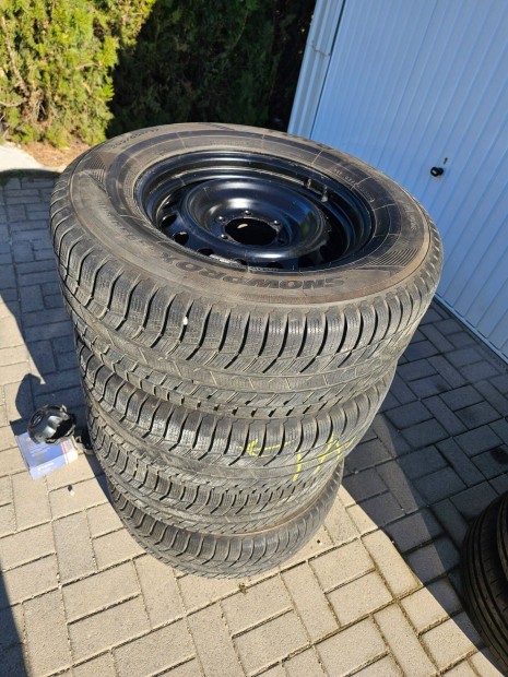 Toyota Hilux Tligumi felnivel elad