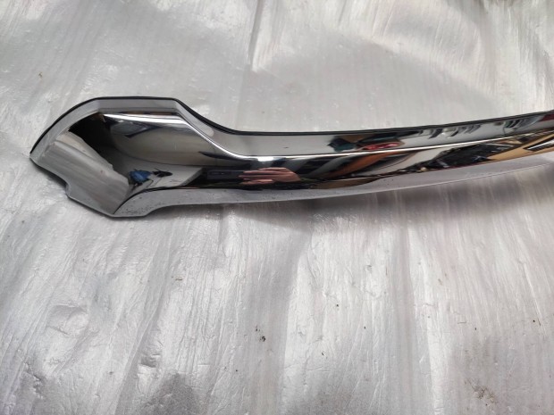 Toyota Hilux (2021) motorh�ztet� kr�m diszl�c 