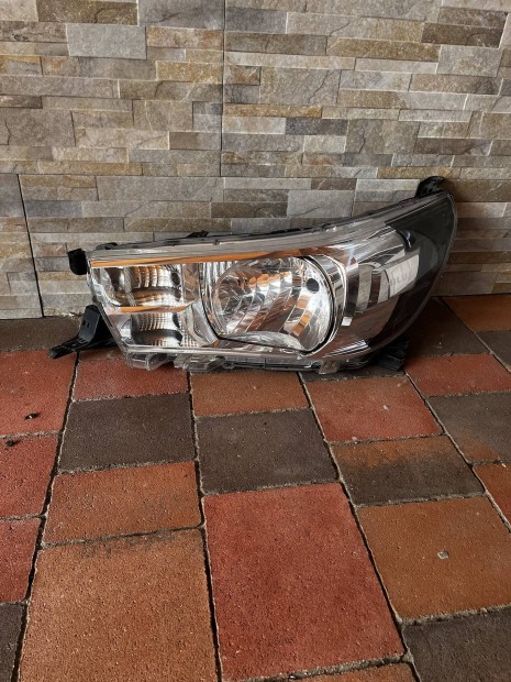 Toyota Hilux bal els� f�nysz�r� l�mpa 2015-